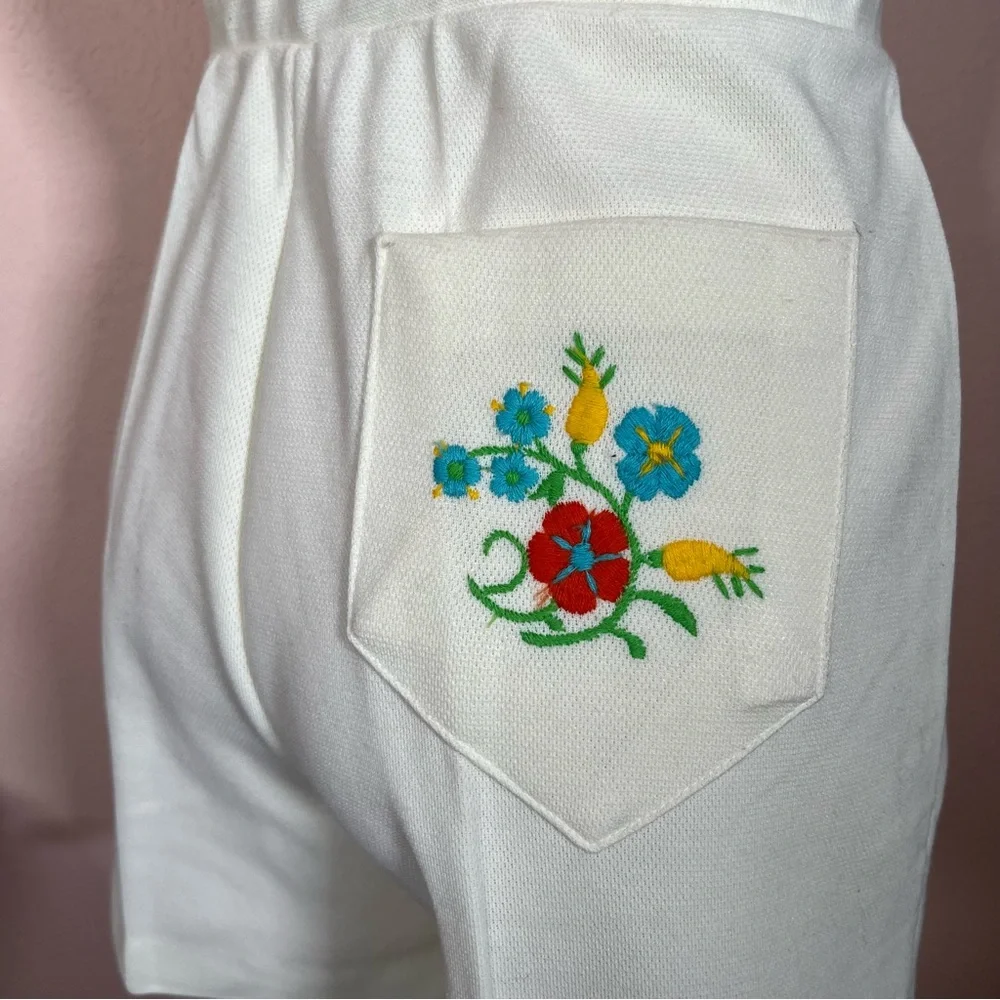 Vintage Floral Embroidery High Waisted white Polyester Shorts 1960 1970 medium - Picture 12 of 16